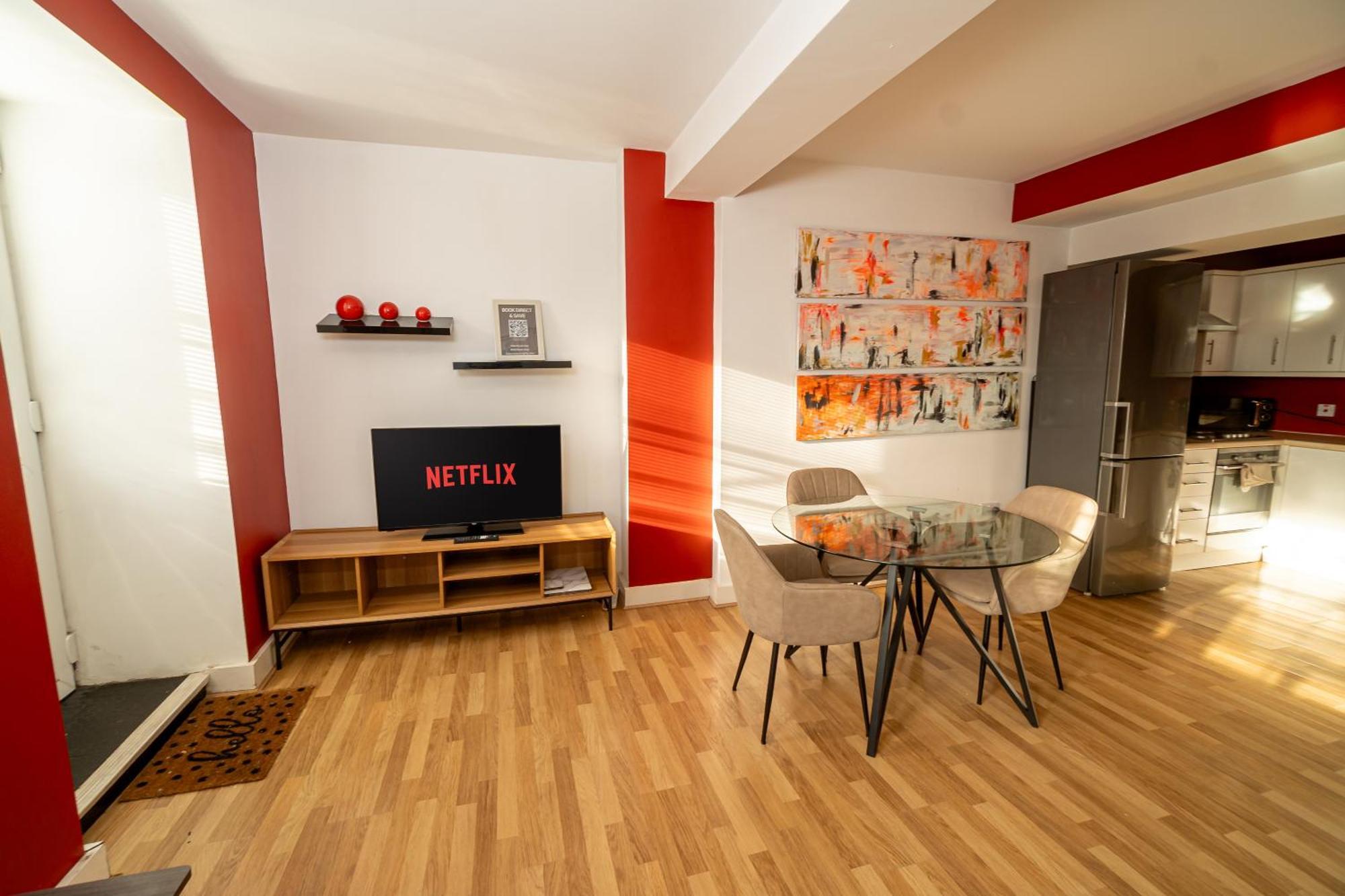 Cozy And Modern 2-Bed Apartment Суонзи Екстериор снимка