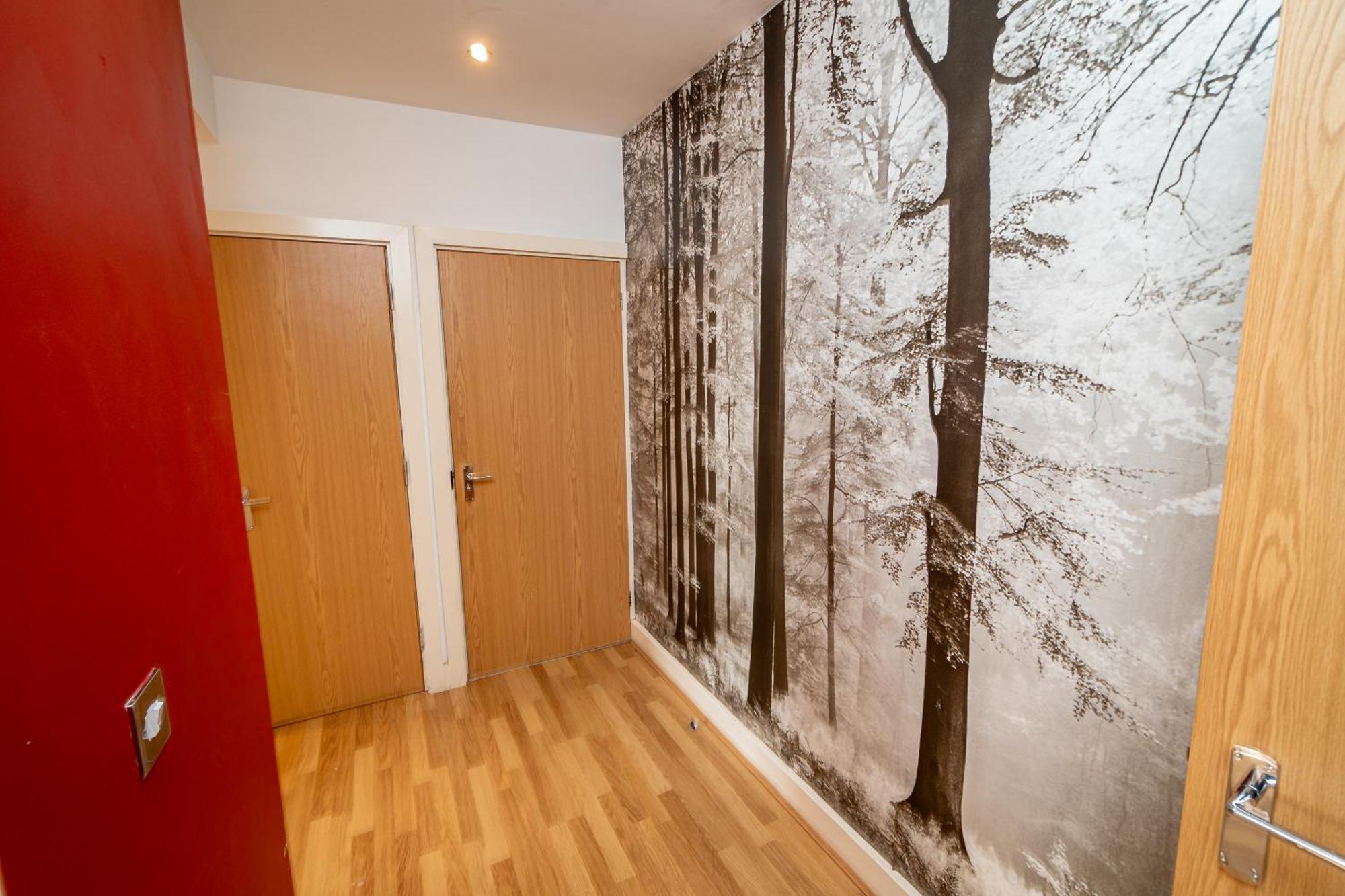 Cozy And Modern 2-Bed Apartment Суонзи Екстериор снимка